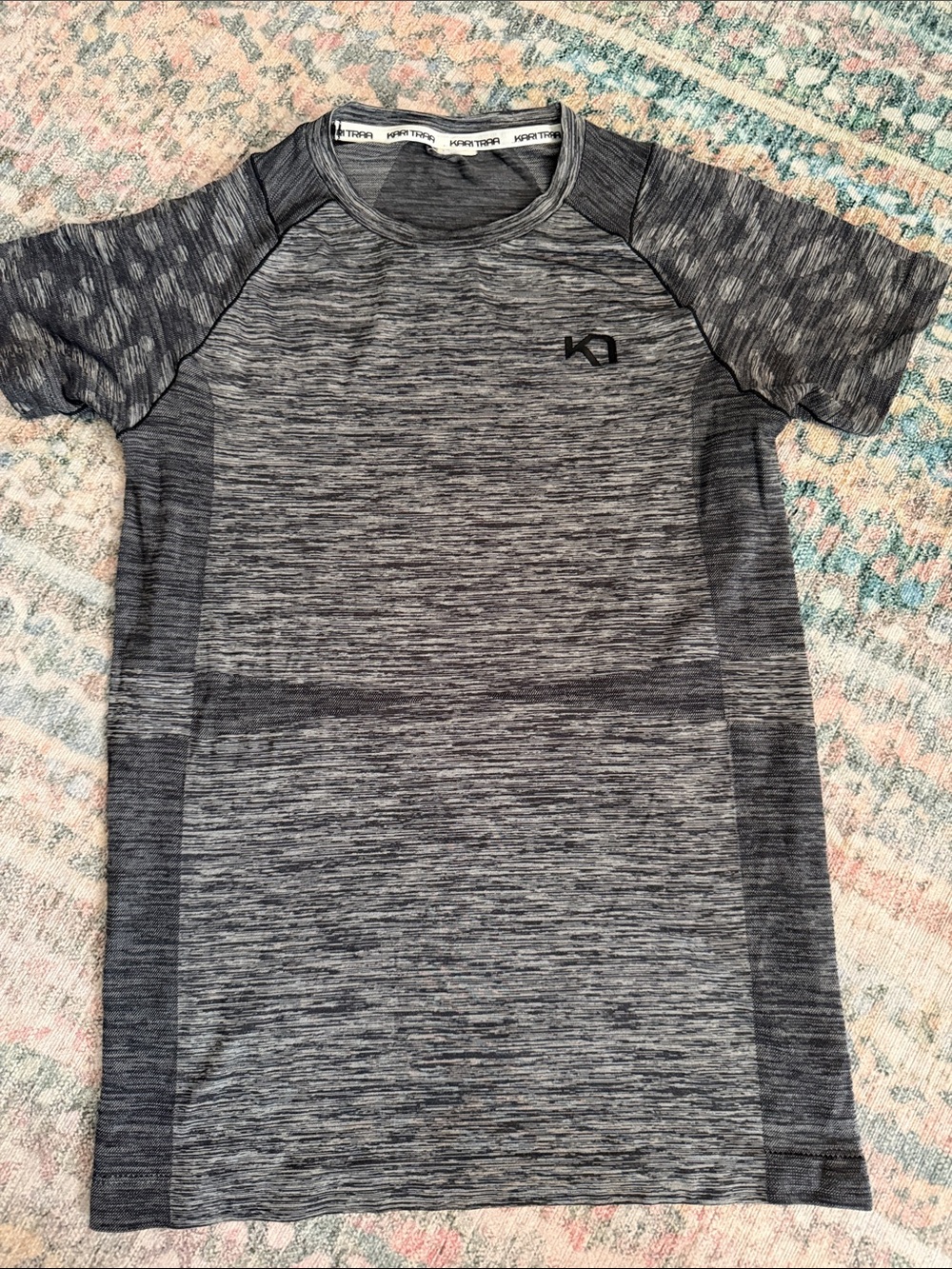 Activewear Woman’s Gray Heather Performance Tee